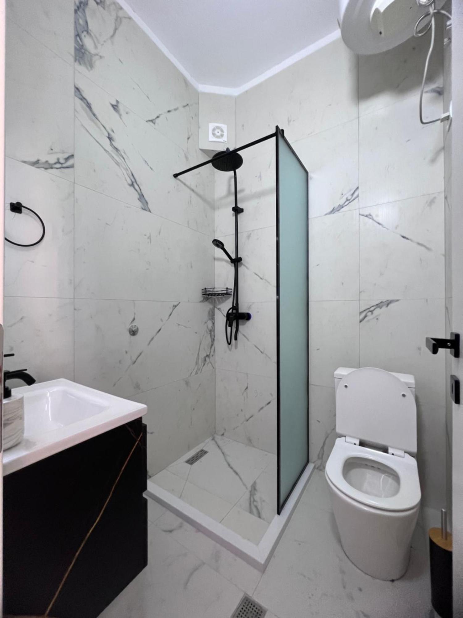 Cactus Apartments Durres Bagian luar foto