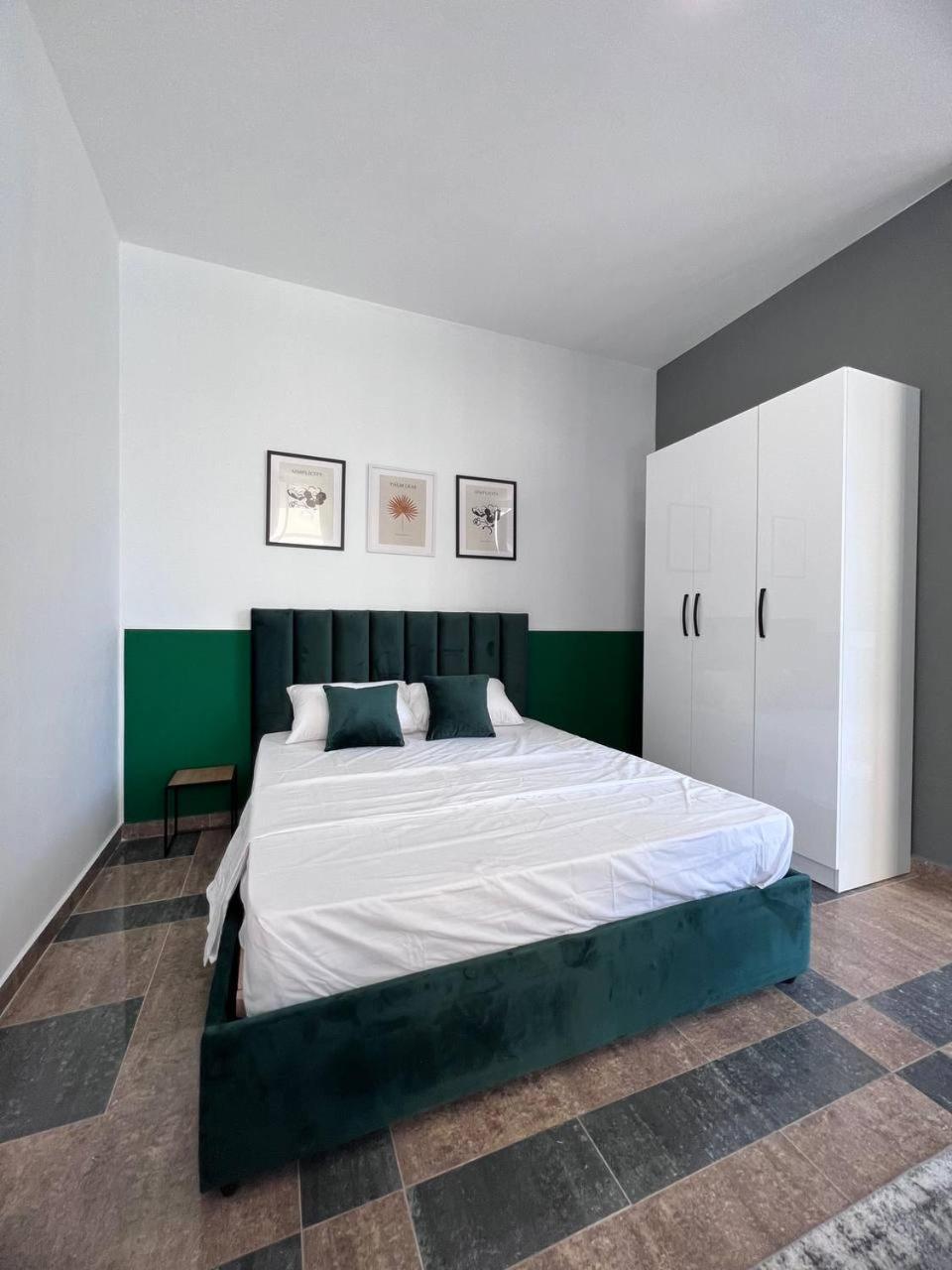 Cactus Apartments Durres Bagian luar foto