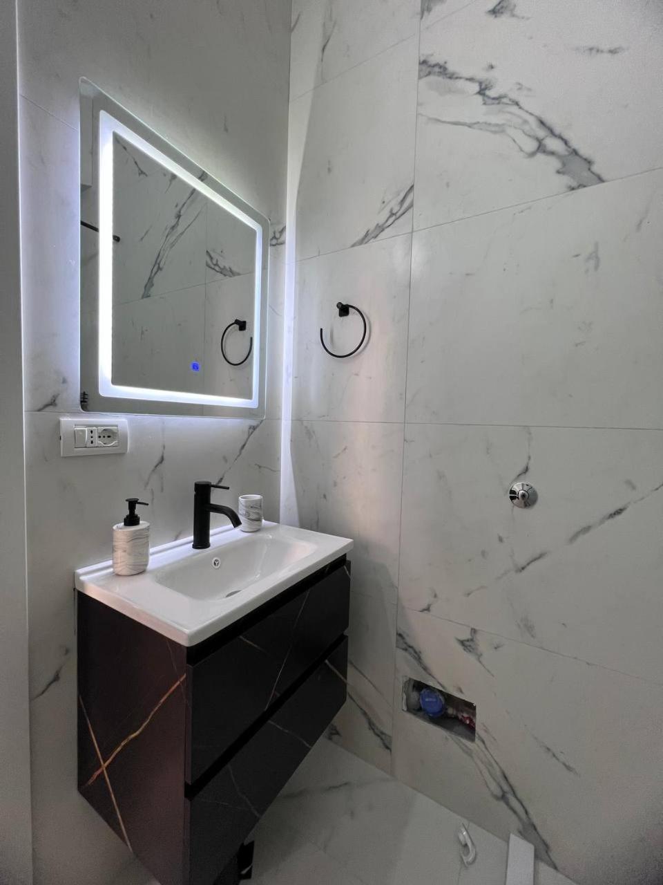 Cactus Apartments Durres Bagian luar foto