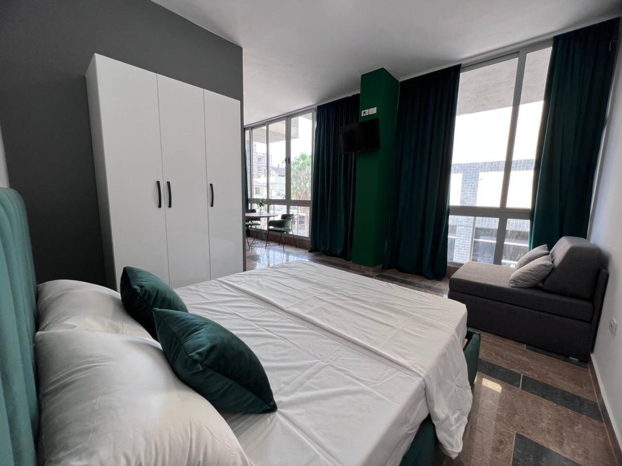 Cactus Apartments Durres Bagian luar foto